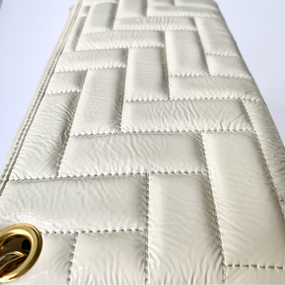 Nee HOBO International White Quilted Patent Glazed Leather Wristlet Wallet - Picture 12 of 12